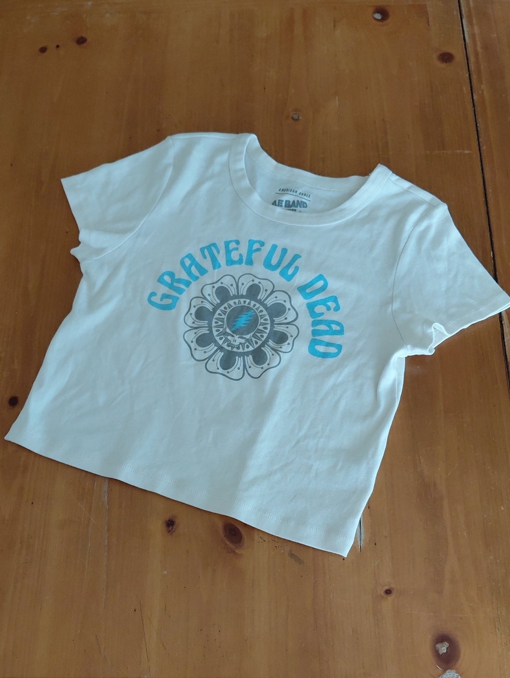 Nwot Grateful Dead White Cropped Band Tee with Blue Print XL